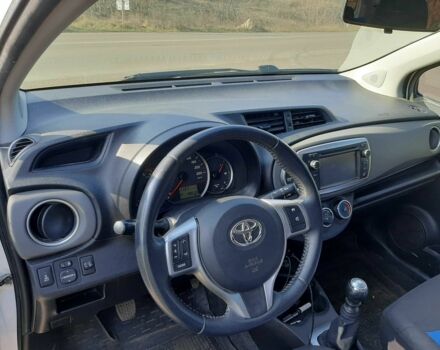 Білий Тойота Яріс, об'ємом двигуна 1.4 л та пробігом 48 тис. км за 8000 $, фото 7 на Automoto.ua