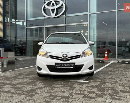 Белый Тойота Ярис, объемом двигателя 1.3 л и пробегом 69 тыс. км за 9600 $, фото 4 на Automoto.ua