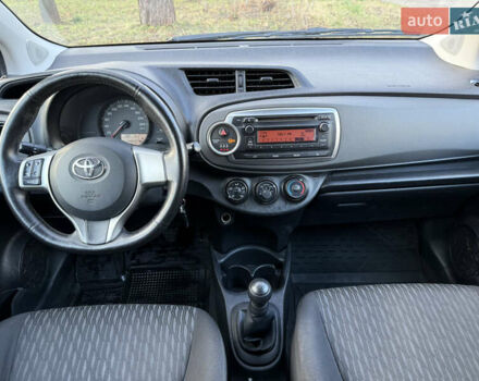 Белый Тойота Ярис, объемом двигателя 1 л и пробегом 249 тыс. км за 5600 $, фото 17 на Automoto.ua