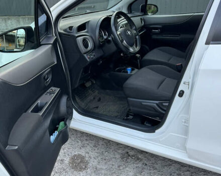 Тойота Ярис 2012 в Киеве на Automoto.ua Белый Тойота Ярис, объемом двигателя 1.3 л и пробегом 96 тыс. км за 11000 $, фото 9 на Automoto.ua