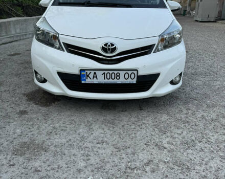 Тойота Ярис 2012 в Киеве на Automoto.ua Белый Тойота Ярис, объемом двигателя 1.3 л и пробегом 96 тыс. км за 11000 $, фото 1 на Automoto.ua
