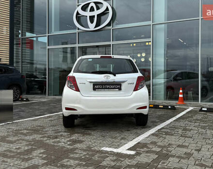 Белый Тойота Ярис, объемом двигателя 1.3 л и пробегом 69 тыс. км за 9600 $, фото 3 на Automoto.ua