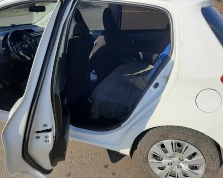 Білий Тойота Яріс, об'ємом двигуна 1.4 л та пробігом 48 тис. км за 8000 $, фото 4 на Automoto.ua