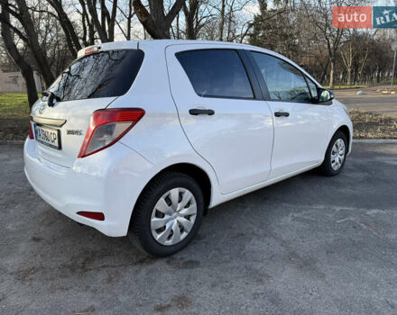 Белый Тойота Ярис, объемом двигателя 1 л и пробегом 249 тыс. км за 5600 $, фото 9 на Automoto.ua