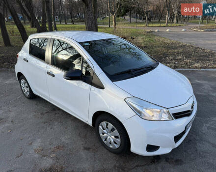 Белый Тойота Ярис, объемом двигателя 1 л и пробегом 249 тыс. км за 5600 $, фото 5 на Automoto.ua