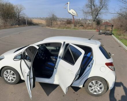 Білий Тойота Яріс, об'ємом двигуна 1.4 л та пробігом 48 тис. км за 8000 $, фото 6 на Automoto.ua