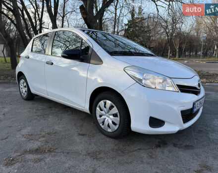 Белый Тойота Ярис, объемом двигателя 1 л и пробегом 249 тыс. км за 5600 $, фото 1 на Automoto.ua
