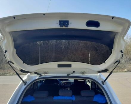 Білий Тойота Яріс, об'ємом двигуна 1.4 л та пробігом 48 тис. км за 8000 $, фото 9 на Automoto.ua