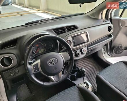 Білий Тойота Яріс, об'ємом двигуна 1.33 л та пробігом 103 тис. км за 8800 $, фото 13 на Automoto.ua