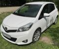 Белый Тойота Ярис, объемом двигателя 1.3 л и пробегом 137 тыс. км за 9800 $, фото 1 на Automoto.ua