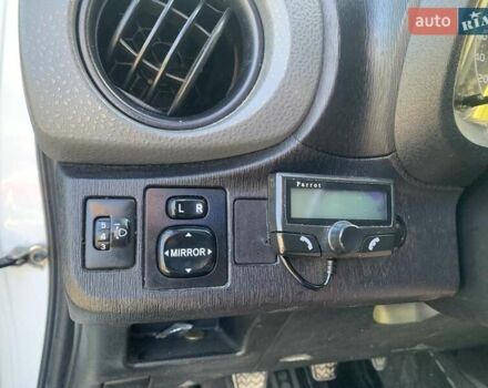 Білий Тойота Яріс, об'ємом двигуна 1 л та пробігом 180 тис. км за 5500 $, фото 4 на Automoto.ua