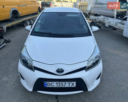 Білий Тойота Яріс, об'ємом двигуна 1.5 л та пробігом 151 тис. км за 10800 $, фото 3 на Automoto.ua