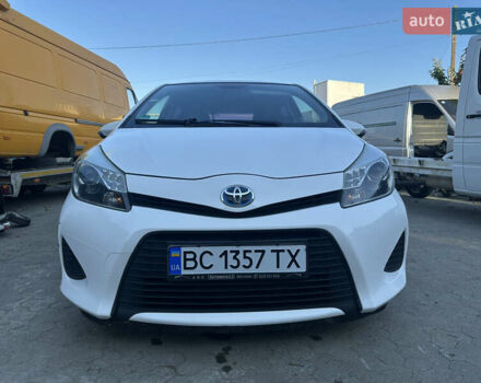 Білий Тойота Яріс, об'ємом двигуна 1.5 л та пробігом 151 тис. км за 10800 $, фото 2 на Automoto.ua