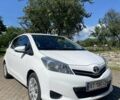 Білий Тойота Яріс, об'ємом двигуна 1 л та пробігом 254 тис. км за 7000 $, фото 1 на Automoto.ua