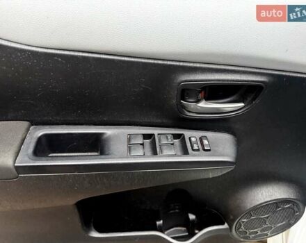 Белый Тойота Ярис, объемом двигателя 1.5 л и пробегом 250 тыс. км за 11900 $, фото 18 на Automoto.ua