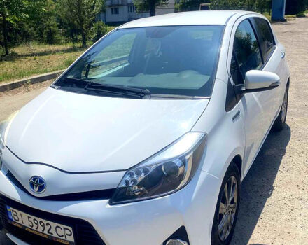 Білий Тойота Яріс, об'ємом двигуна 1.5 л та пробігом 220 тис. км за 9800 $, фото 2 на Automoto.ua