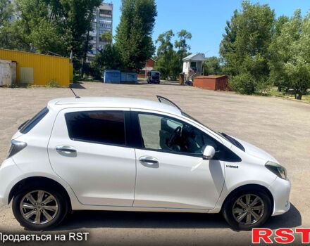 Білий Тойота Яріс, об'ємом двигуна 1.5 л та пробігом 220 тис. км за 9800 $, фото 3 на Automoto.ua