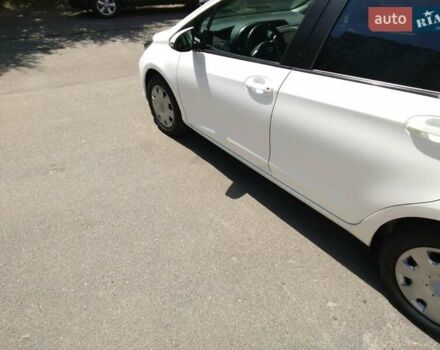 Білий Тойота Яріс, об'ємом двигуна 1.33 л та пробігом 103 тис. км за 8800 $, фото 6 на Automoto.ua