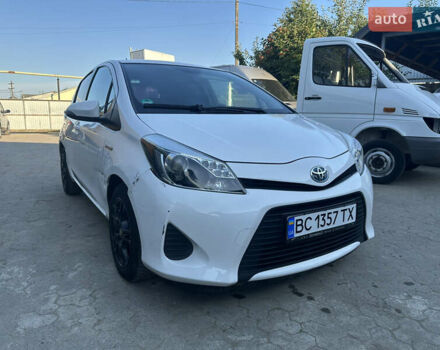 Білий Тойота Яріс, об'ємом двигуна 1.5 л та пробігом 151 тис. км за 10800 $, фото 1 на Automoto.ua