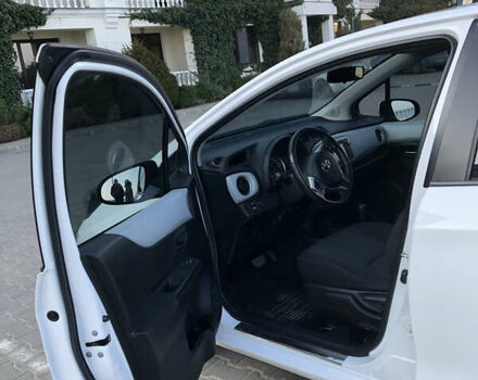 Білий Тойота Яріс, об'ємом двигуна 1.5 л та пробігом 110 тис. км за 11000 $, фото 7 на Automoto.ua