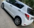 Белый Тойота Ярис, объемом двигателя 1.3 л и пробегом 176 тыс. км за 7500 $, фото 1 на Automoto.ua
