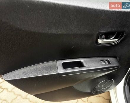 Белый Тойота Ярис, объемом двигателя 1.5 л и пробегом 250 тыс. км за 11900 $, фото 10 на Automoto.ua