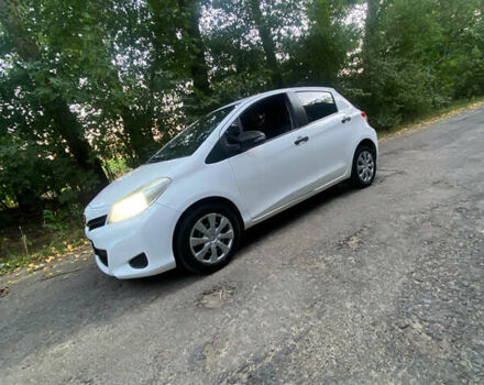 Белый Тойота Ярис, объемом двигателя 1.33 л и пробегом 172 тыс. км за 8500 $, фото 4 на Automoto.ua