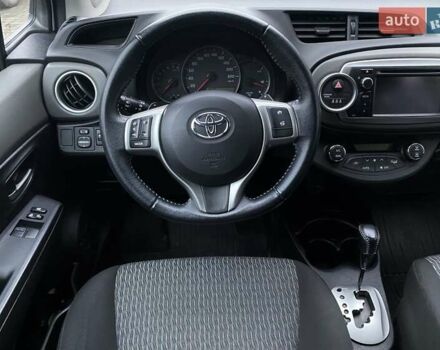 Білий Тойота Яріс, об'ємом двигуна 1.33 л та пробігом 64 тис. км за 13500 $, фото 8 на Automoto.ua