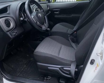 Білий Тойота Яріс, об'ємом двигуна 1.33 л та пробігом 64 тис. км за 13500 $, фото 10 на Automoto.ua