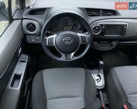Білий Тойота Яріс, об'ємом двигуна 1.33 л та пробігом 64 тис. км за 13500 $, фото 12 на Automoto.ua
