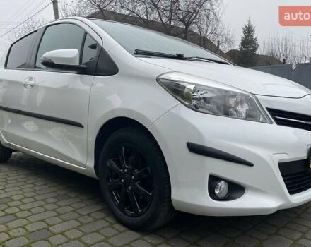 Білий Тойота Яріс, об'ємом двигуна 1.33 л та пробігом 64 тис. км за 13500 $, фото 5 на Automoto.ua