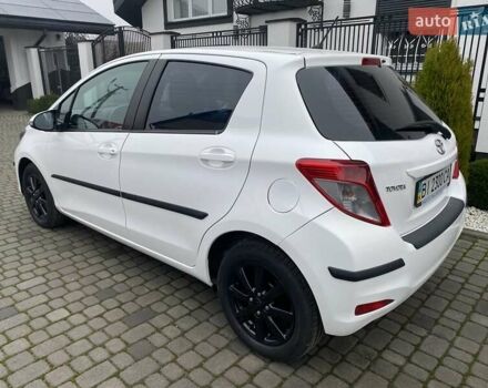 Білий Тойота Яріс, об'ємом двигуна 1.33 л та пробігом 64 тис. км за 13500 $, фото 3 на Automoto.ua