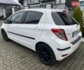 Білий Тойота Яріс, об'ємом двигуна 1.33 л та пробігом 64 тис. км за 13500 $, фото 3 на Automoto.ua