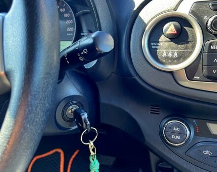 Белый Тойота Ярис, объемом двигателя 1.3 л и пробегом 96 тыс. км за 11700 $, фото 11 на Automoto.ua