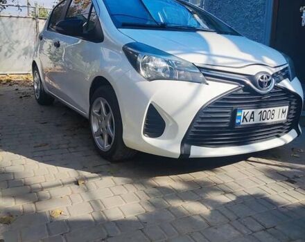 Белый Тойота Ярис, объемом двигателя 1.33 л и пробегом 244 тыс. км за 7000 $, фото 2 на Automoto.ua