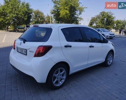 Белый Тойота Ярис, объемом двигателя 1.33 л и пробегом 240 тыс. км за 7500 $, фото 6 на Automoto.ua