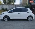 Белый Тойота Ярис, объемом двигателя 1.33 л и пробегом 240 тыс. км за 7500 $, фото 3 на Automoto.ua