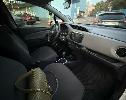 Тойота Ярис 2014 в Киеве на Automoto.ua Белый Тойота Ярис, объемом двигателя 0 л и пробегом 115 тыс. км за 10499 $, фото 7 на Automoto.ua