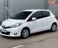 Белый Тойота Ярис, объемом двигателя 1.3 л и пробегом 150 тыс. км за 11200 $, фото 1 на Automoto.ua