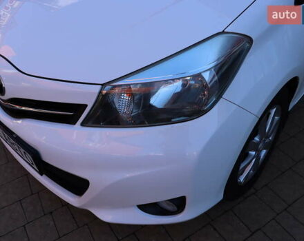 Белый Тойота Ярис, объемом двигателя 1.33 л и пробегом 96 тыс. км за 12400 $, фото 3 на Automoto.ua