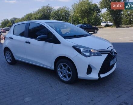 Белый Тойота Ярис, объемом двигателя 1.33 л и пробегом 240 тыс. км за 7500 $, фото 5 на Automoto.ua