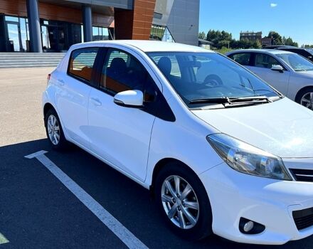 Белый Тойота Ярис, объемом двигателя 1.3 л и пробегом 96 тыс. км за 11700 $, фото 1 на Automoto.ua