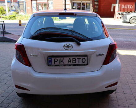 Белый Тойота Ярис, объемом двигателя 1.33 л и пробегом 96 тыс. км за 12400 $, фото 6 на Automoto.ua