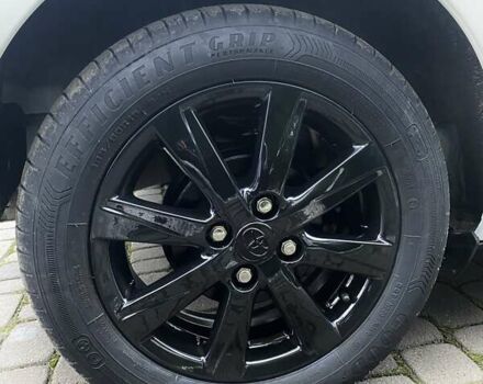 Білий Тойота Яріс, об'ємом двигуна 1.33 л та пробігом 64 тис. км за 13500 $, фото 15 на Automoto.ua