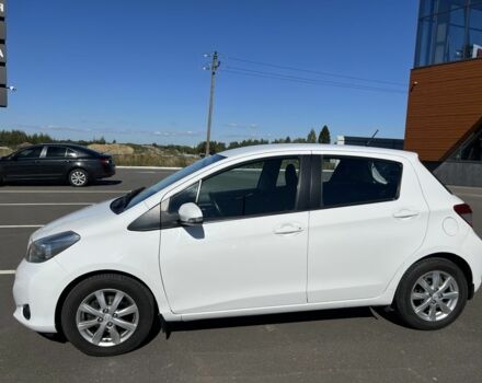 Білий Тойота Яріс, об'ємом двигуна 1.33 л та пробігом 96 тис. км за 11700 $, фото 4 на Automoto.ua