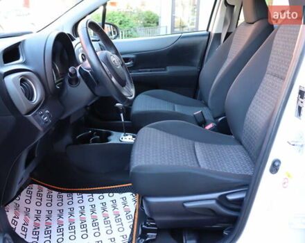 Белый Тойота Ярис, объемом двигателя 1.33 л и пробегом 96 тыс. км за 12400 $, фото 15 на Automoto.ua