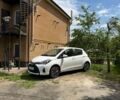 Белый Тойота Ярис, объемом двигателя 1 л и пробегом 227 тыс. км за 6600 $, фото 1 на Automoto.ua
