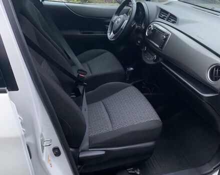 Білий Тойота Яріс, об'ємом двигуна 1.33 л та пробігом 64 тис. км за 13500 $, фото 13 на Automoto.ua