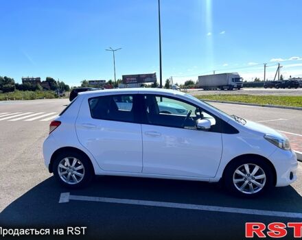 Белый Тойота Ярис, объемом двигателя 1.3 л и пробегом 96 тыс. км за 11700 $, фото 2 на Automoto.ua