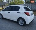 Белый Тойота Ярис, объемом двигателя 1.33 л и пробегом 240 тыс. км за 7500 $, фото 2 на Automoto.ua